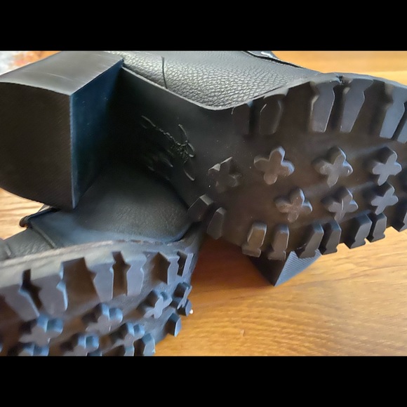 Black Report Signature boots. Women’s size 8. - Picture 5 of 5